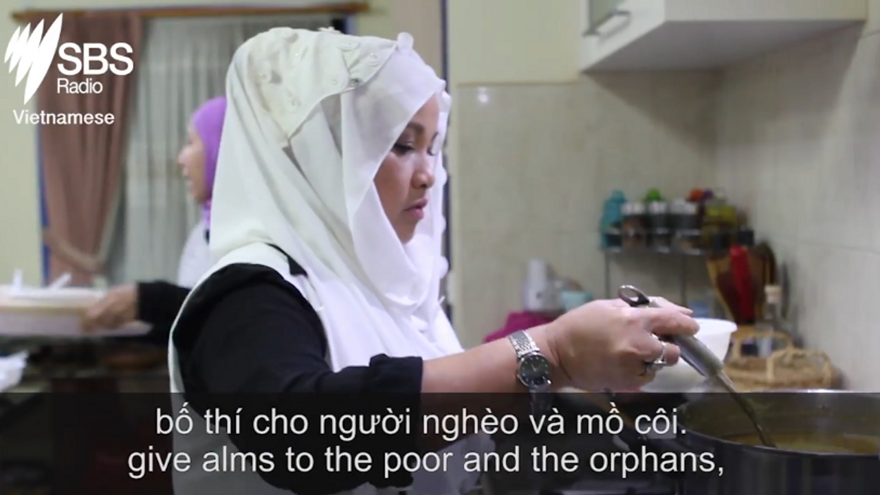 Vietnamese Muslim woman who opened the first Halal Vi...